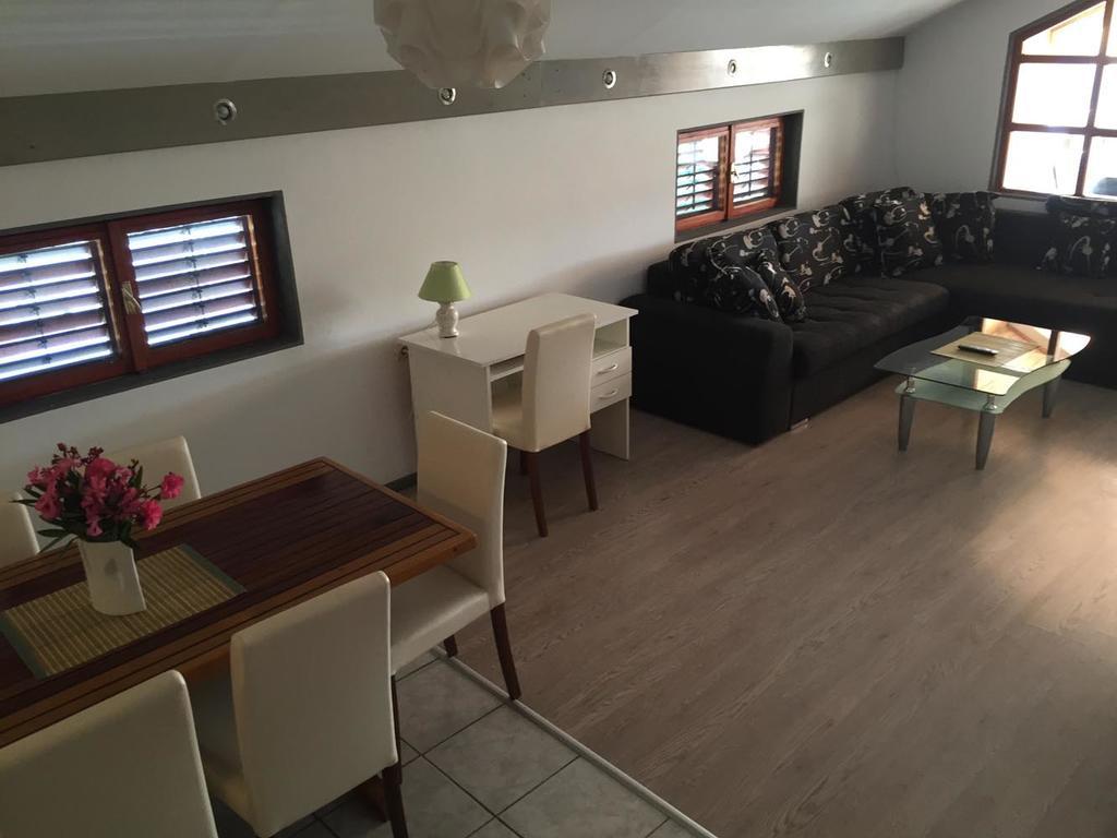 Apartments Pavic Betina  Exterior foto
